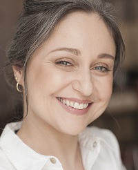 Luciana M. Oliveira